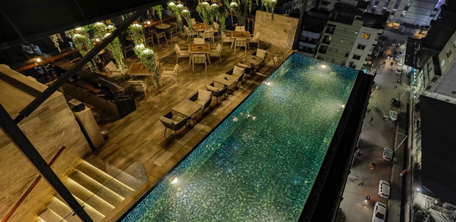 Best Western PLUS Runway in Dhaka - Luxury Suite Bedroom & Interior