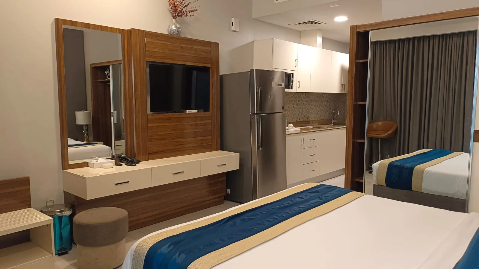 BW Suites & Spa in Juffair - Luxury Suite Bedroom & Interior