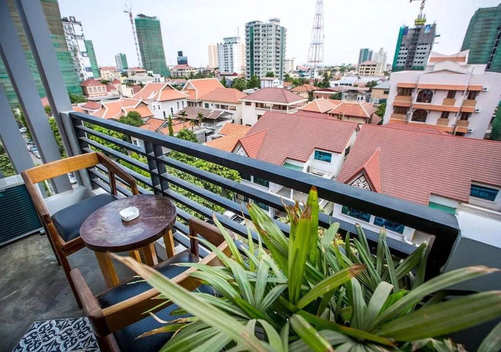 F L G Hotel - Dining Restaurant & Lounge