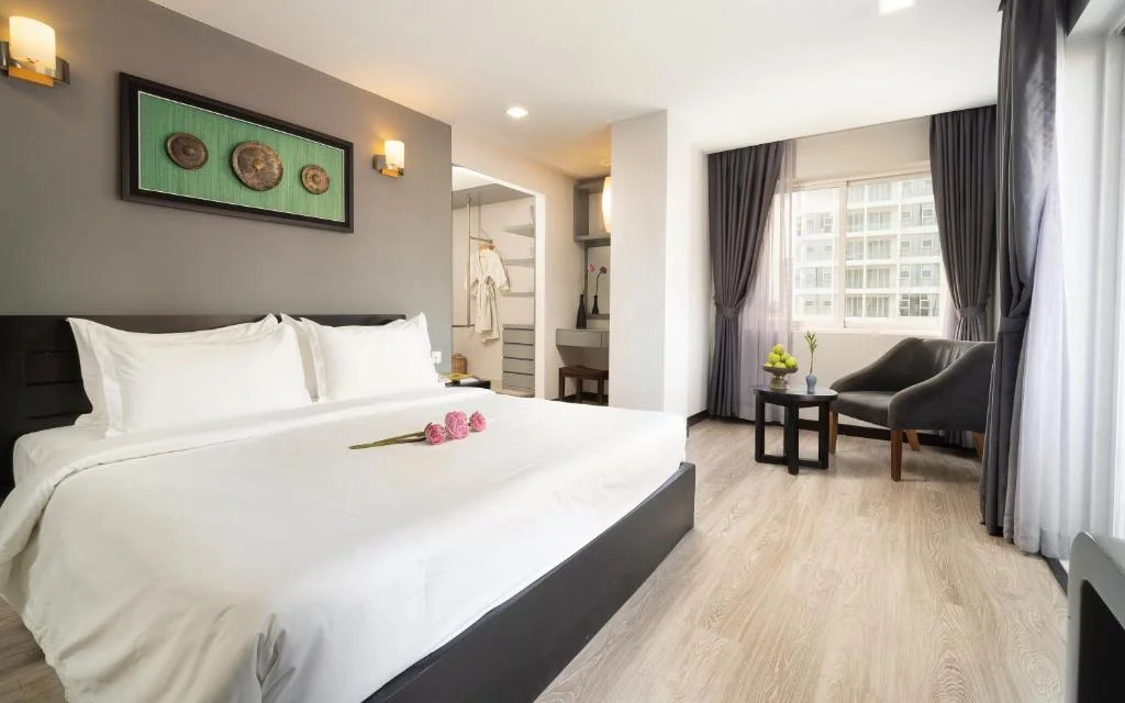 F L G Hotel