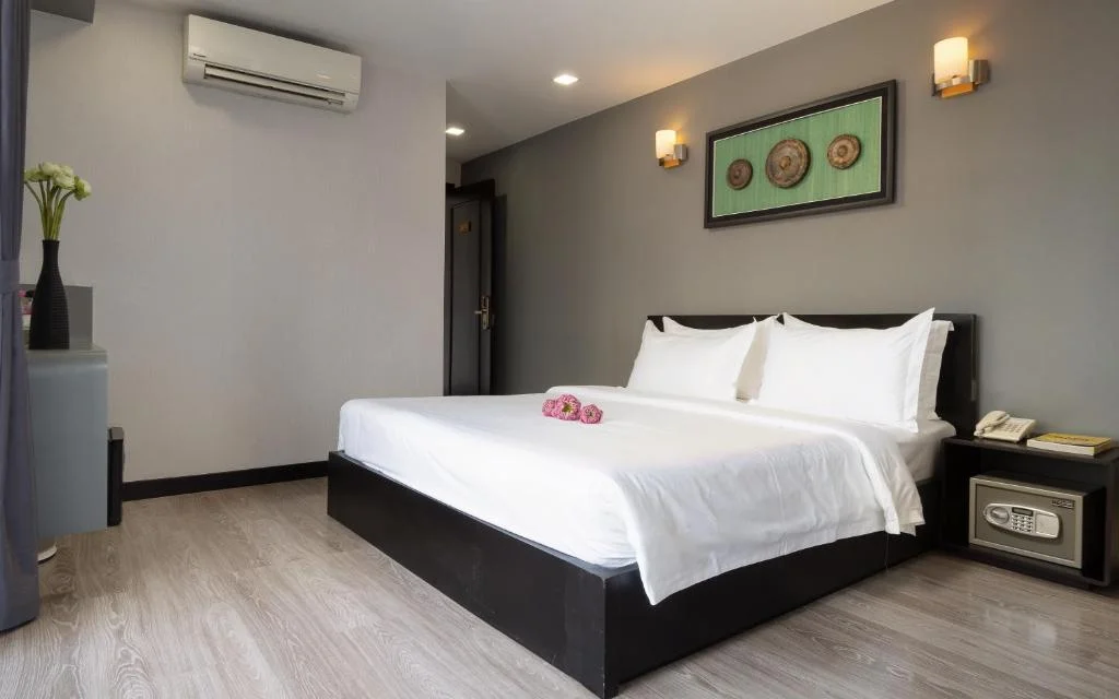 F L G Hotel - Luxury Suite Bedroom & Interior
