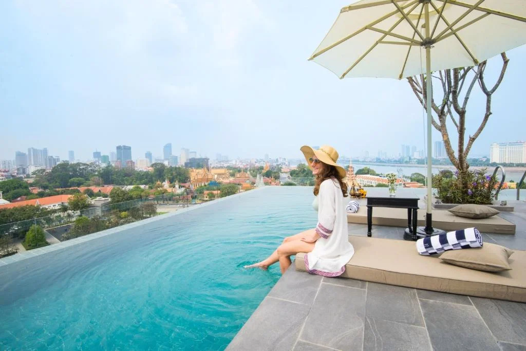 Glow Park Hotel GRAND ROYAL PALACE - Swimming Pool & Relaxation Area