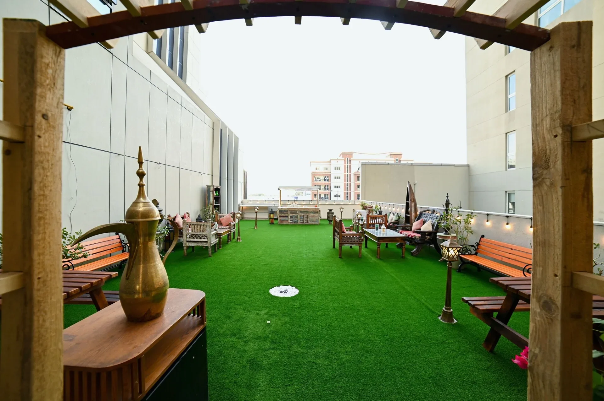Seven Seas Hotel LLC - Swimming Pool & Relaxation Area