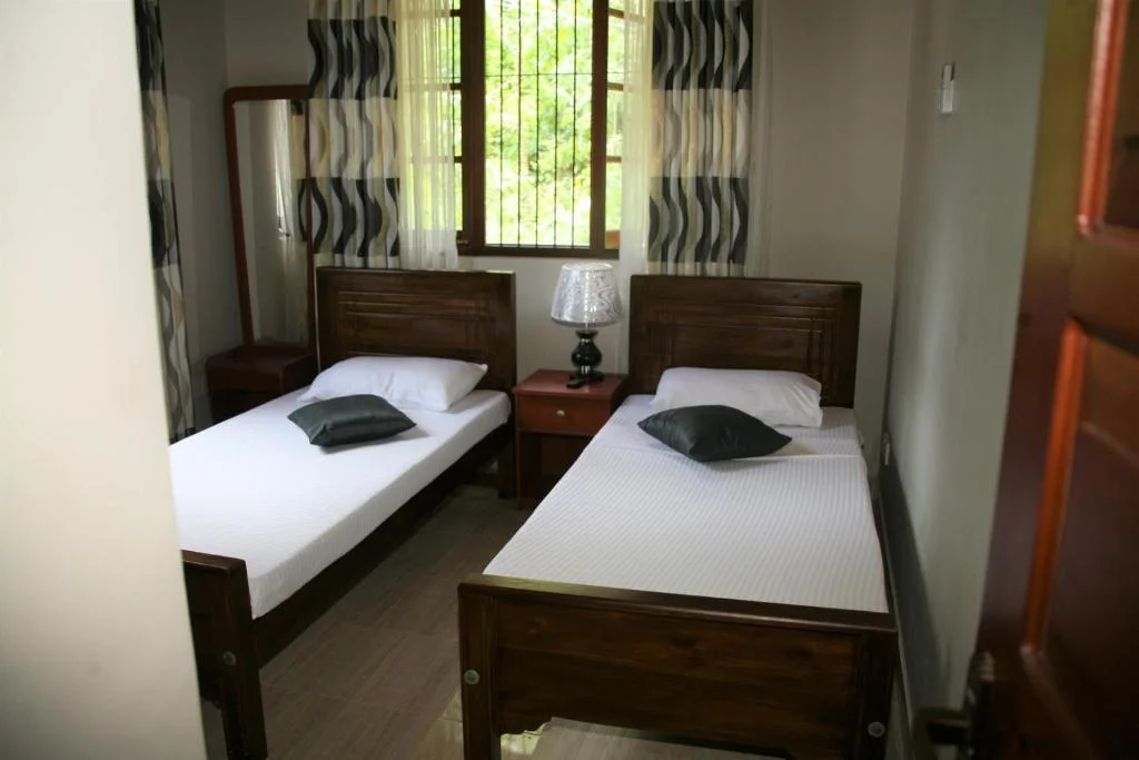 The Springfields Kandy in Kandy - Swimming Pool & Relaxation Area